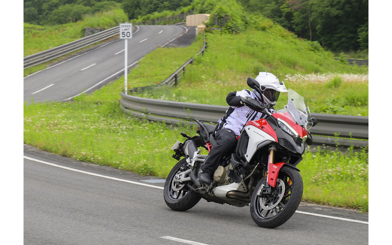 アステモの先進二輪技術が搭載されたドゥカティの『ムルティストラーダV4S』