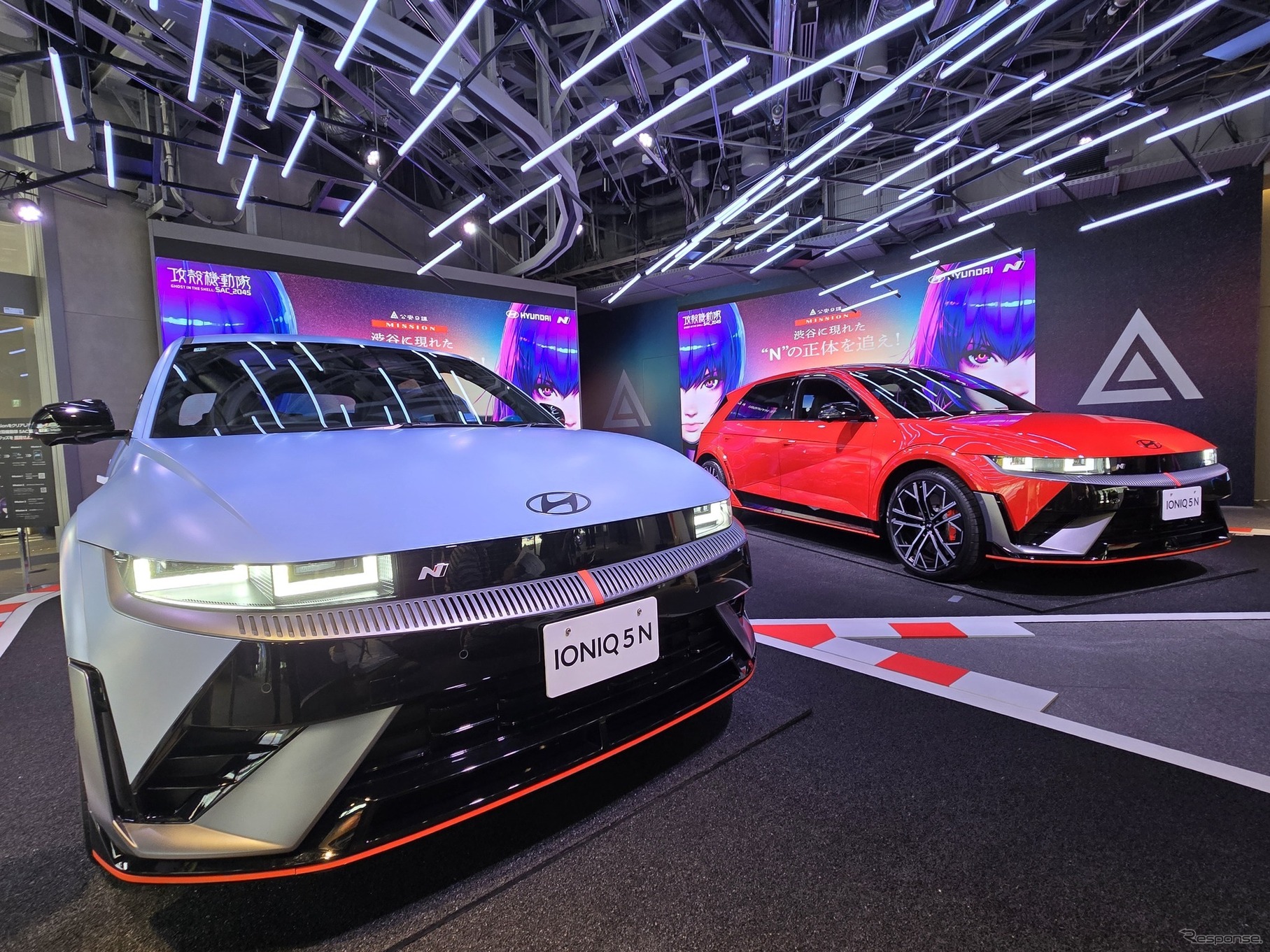 SHIBYA TSUTAYA 1Fに展示された赤白2台のIONIQ 5 N。